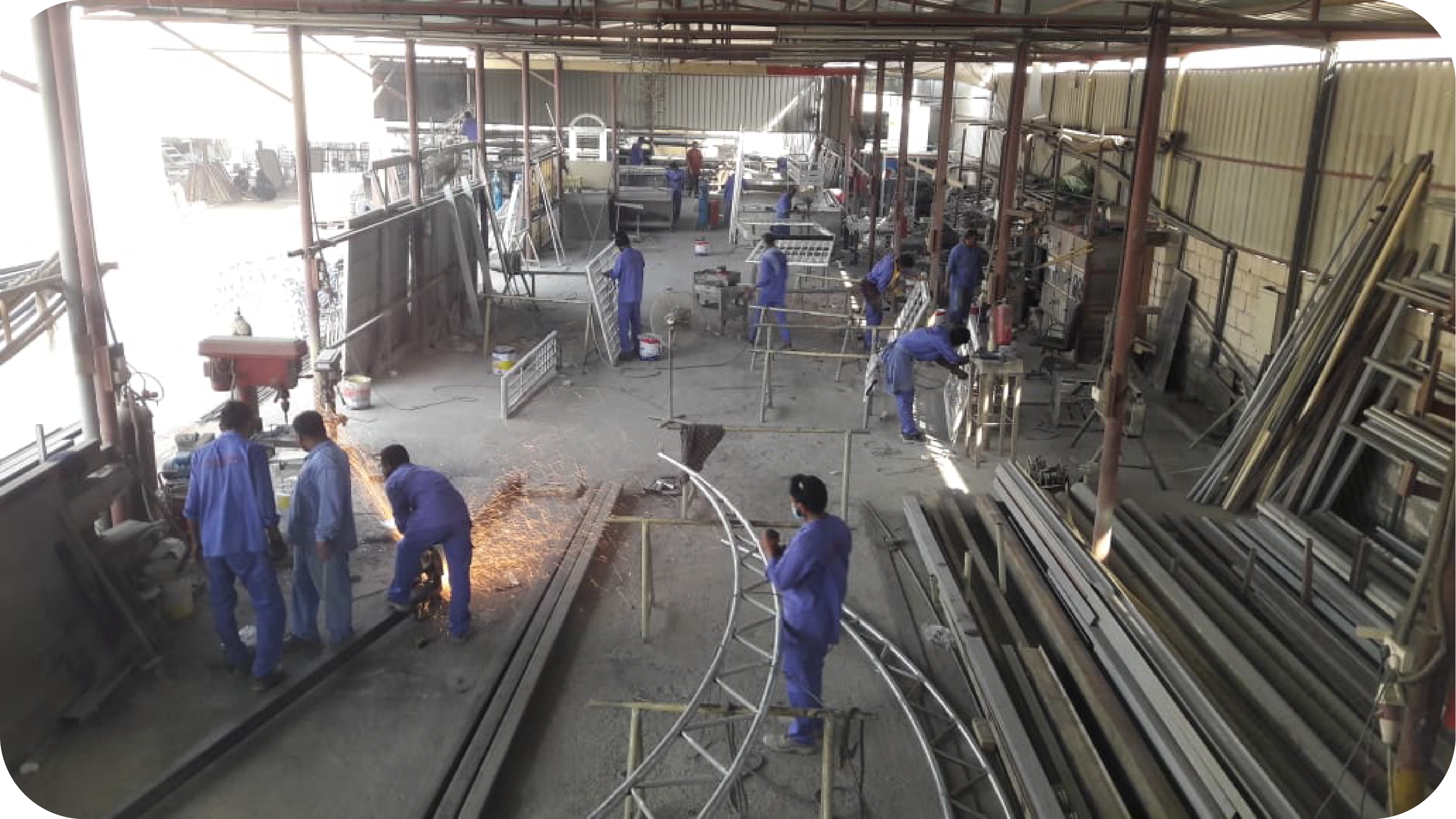 🌟 فرصة ذهبية للمستثمرين والصناعيين 🌟 للبيع مصنع قائم وناجح في مجال الأشغال المعدنية والألمنيوم