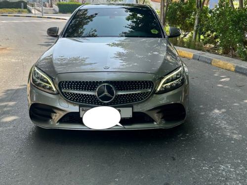 إعلان بيع سيارة مرسيدس C200 بحالة ممتازة